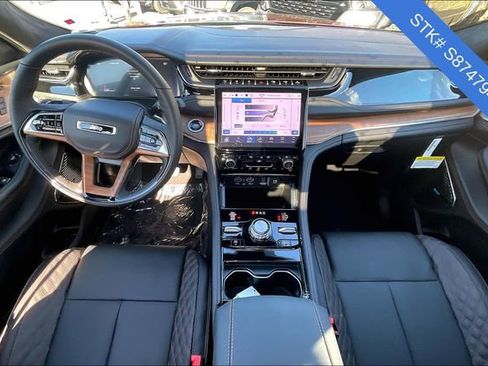 New 2025 Jeep Grand Cherokee Summit image 5