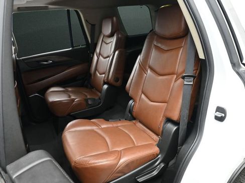Used 2020 Cadillac Escalade Luxury image 15