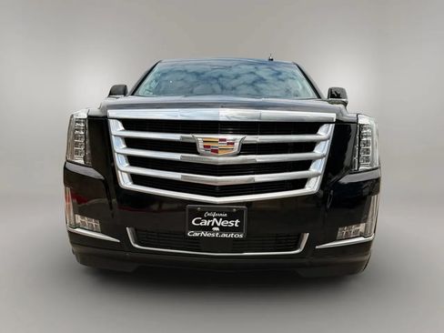 Used 2017 Cadillac Escalade ESV Premium Luxury RWD image 5