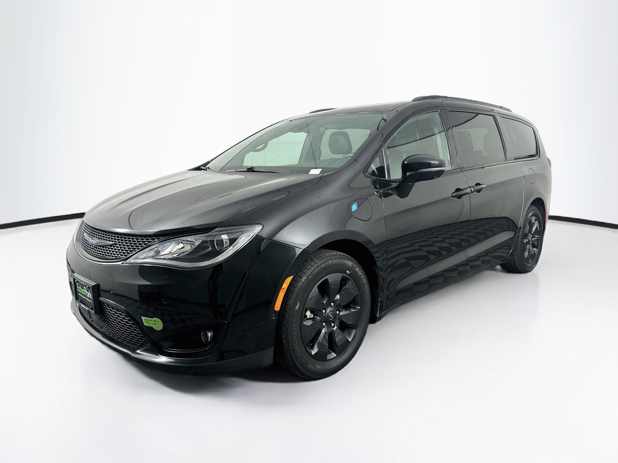 Used 2020 Chrysler Pacifica Limited w/ Advanced Safetytec Group FWD image 3
