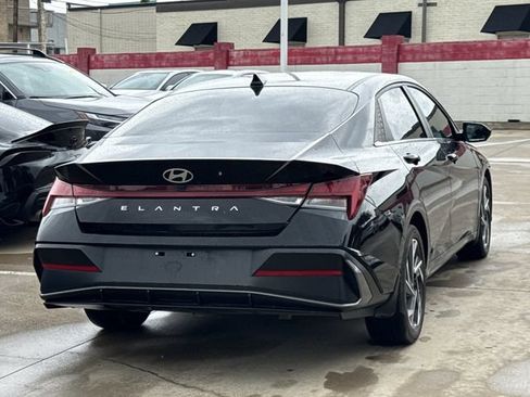 Used 2024 Hyundai Elantra SEL w/ Convenience Package FWD image 4