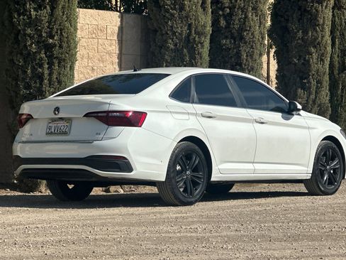 Certified 2024 Volkswagen Jetta SE w/ Panoramic Sunroof Package image 4
