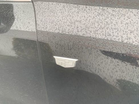 Used 2024 Cadillac XT4 Premium Luxury image 7