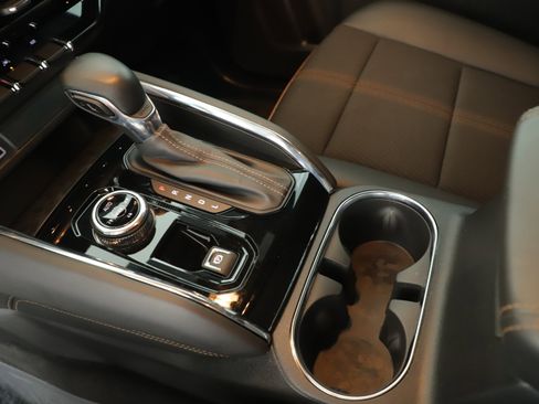 Used 2023 GMC Canyon AT4 w/ Technology Package image 16