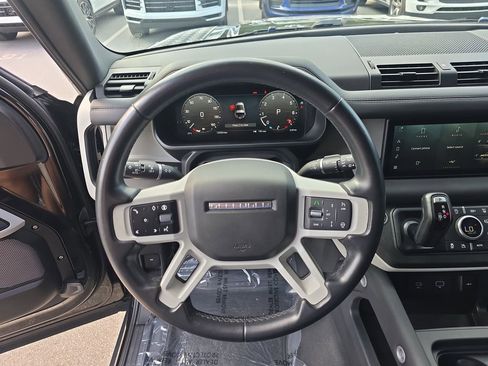 Used 2024 Land Rover Defender 90 S image 32