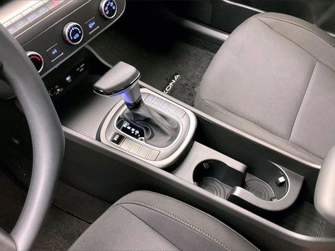 New 2026 Hyundai Kona SE image 8