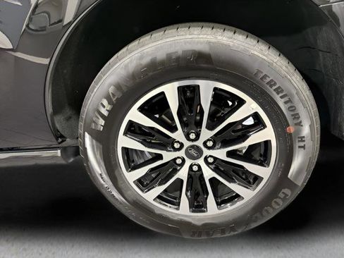 Used 2025 Ford Expedition Platinum AWD/4WD image 37