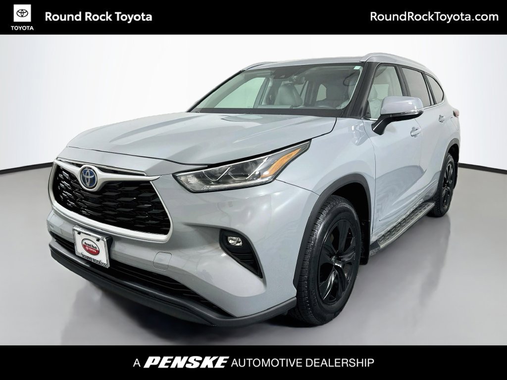 Used 2023 Toyota Highlander Bronze Edition FWD image 1