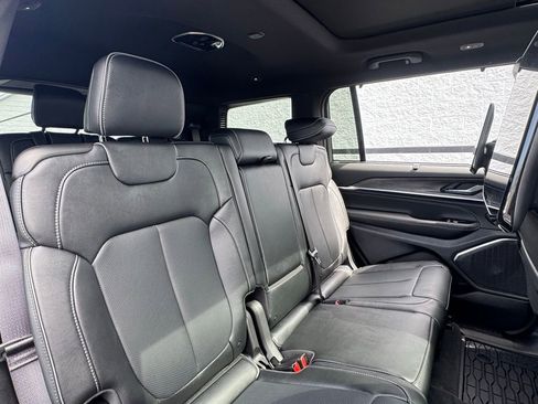 Used 2024 Jeep Grand Cherokee L Overland w/ Advanced Protech Group III AWD/4WD image 44