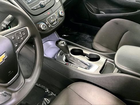 Used 2018 Chevrolet Malibu LS image 16