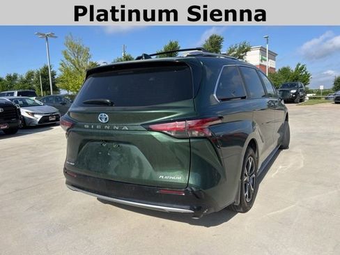 Used 2025 Toyota Sienna Platinum image 3