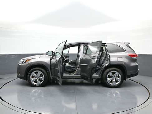 Used 2018 Toyota Highlander Limited w/ Protection Package #3 image 45