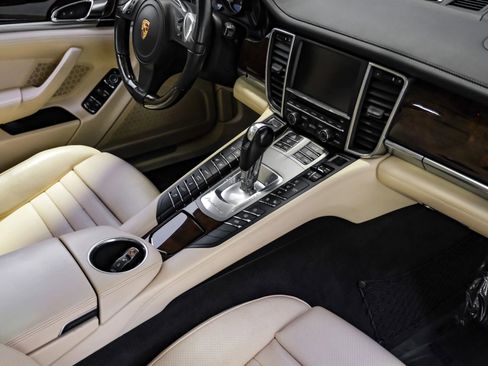 Used 2016 Porsche Panamera Turbo image 18