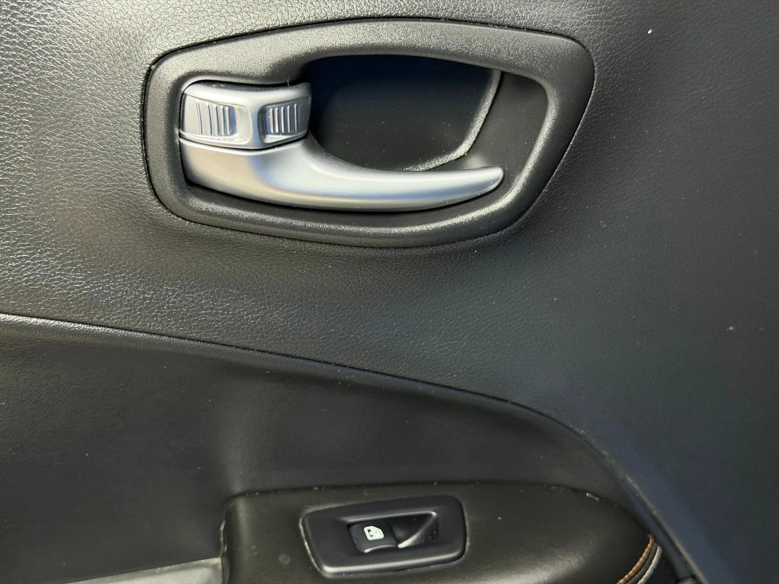 Used 2020 Jeep Compass Latitude FWD image 17