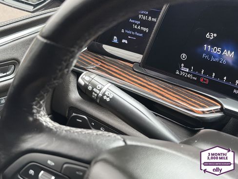 Used 2024 Cadillac Escalade ESV Luxury AWD/4WD image 19
