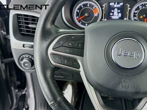 Used 2019 Jeep Cherokee Latitude w/ Cold Weather Group image 14