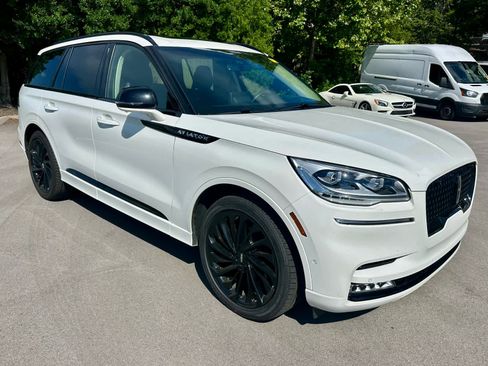 Used 2023 Lincoln Aviator Reserve w/ Equipment Group 201A RWD image 3