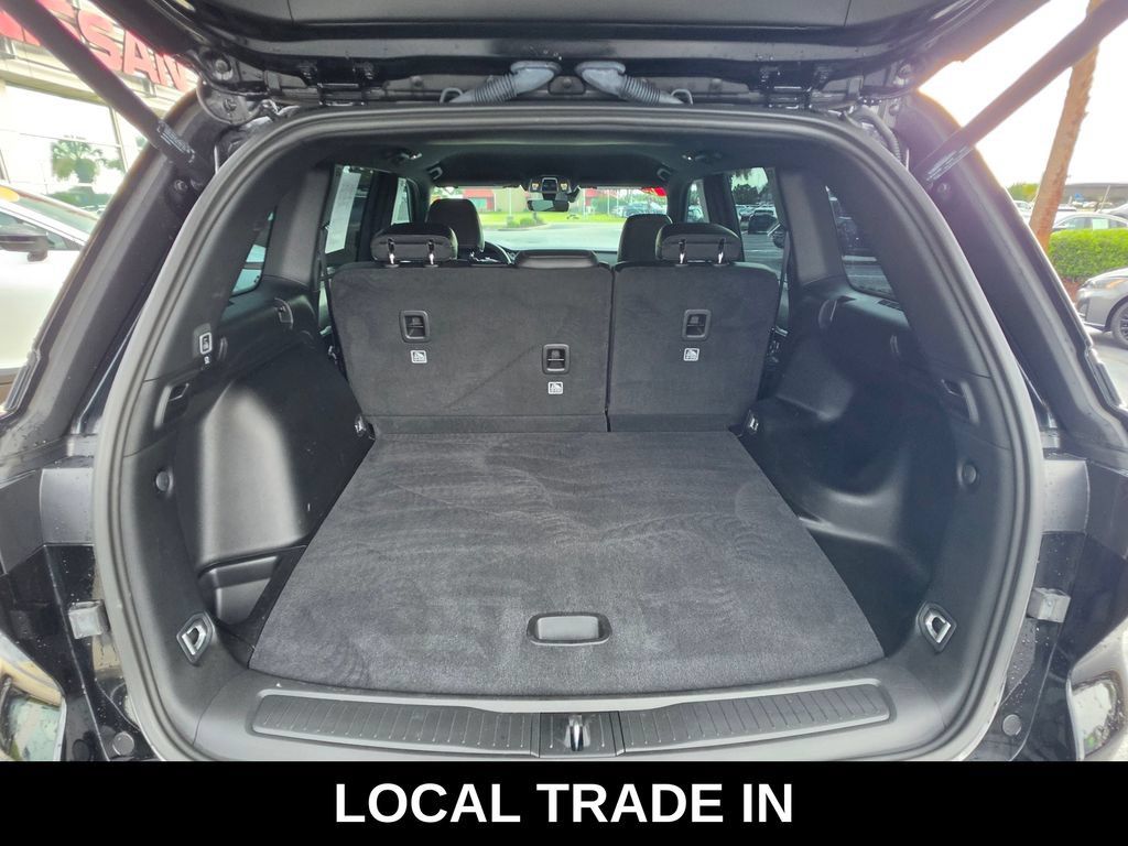 Used 2025 Jeep Grand Cherokee Limited w/ Black Appearance Package RWD image 11