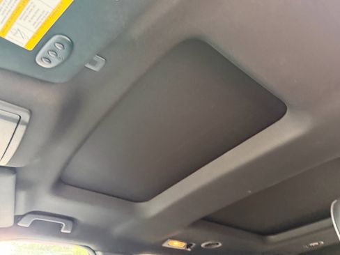 Used 2018 Ford Explorer Platinum image 13