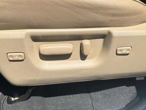 Used 2019 Toyota Sequoia Platinum AWD/4WD image 14