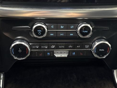 Used 2023 Ford F150 Lariat w/ Equipment Group 502A High image 28