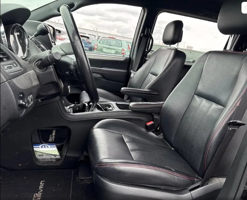 Used 2017 Dodge Grand Caravan GT FWD image 2