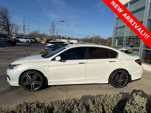 Used 2017 Honda Accord Sport Special Edition image 2
