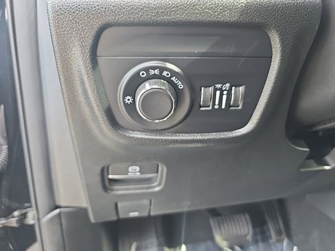 Certified 2025 Jeep Grand Cherokee Altitude image 22