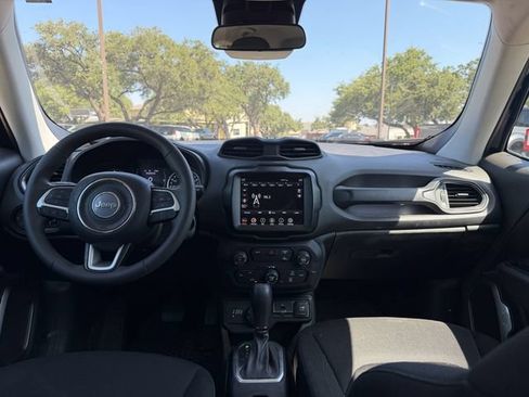 Used 2023 Jeep Renegade Latitude AWD/4WD image 18