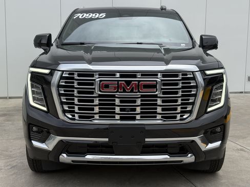Used 2025 GMC Yukon XL Denali AWD/4WD image 3