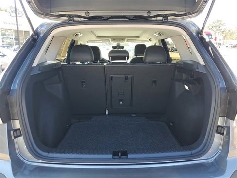 Used 2025 Volkswagen Taos SE w/ Panoramic Sunroof Package image 8