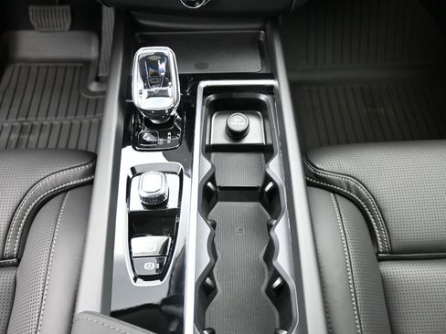 New 2026 Volvo XC60 B5 Ultra w/ Climate Package image 22