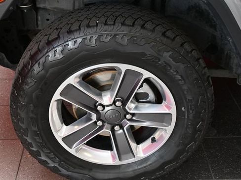 Used 2020 Jeep Wrangler Unlimited Sahara image 22