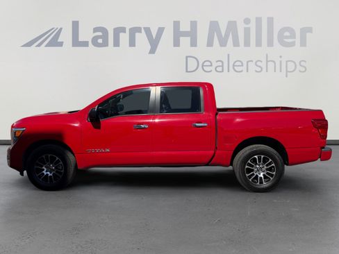 Used 2021 Nissan Titan SV w/ SV Convenience Package RWD image 2