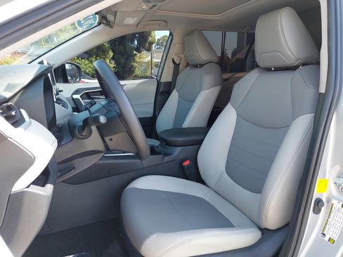 Used 2022 Toyota RAV4 XLE Premium FWD image 15