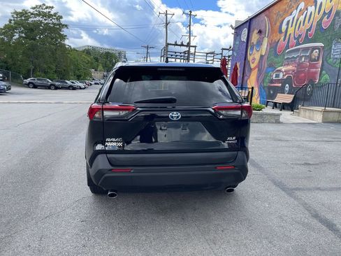 Used 2021 Toyota RAV4 XLE w/ Convenience Package AWD/4WD image 4
