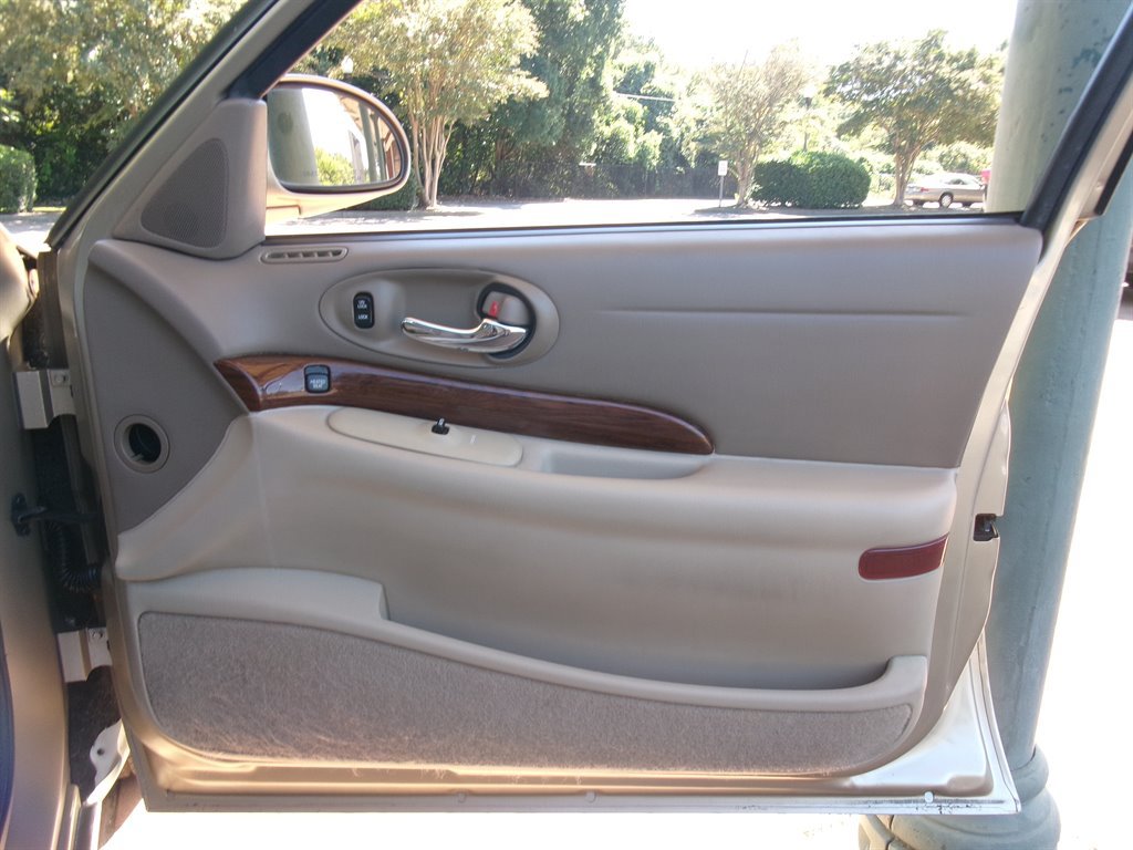 Used 2005 Buick Le Sabre Custom w/ Leather and Comfort Group FWD image 17