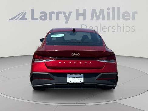 Certified 2024 Hyundai Elantra SEL FWD image 5