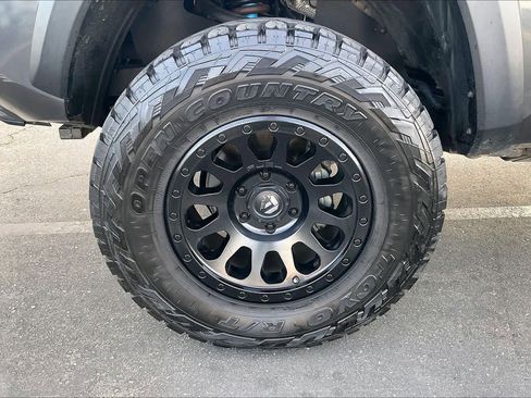 Used 2019 Toyota Tacoma TRD Off-Road image 12