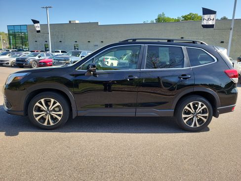 Used 2024 Subaru Forester Limited AWD/4WD image 2