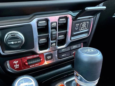 Used 2023 Jeep Wrangler Unlimited Rubicon 4xe image 33