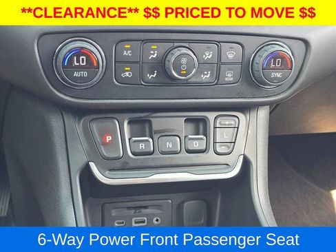Used 2020 GMC Terrain SLT w/ Preferred Package FWD image 25
