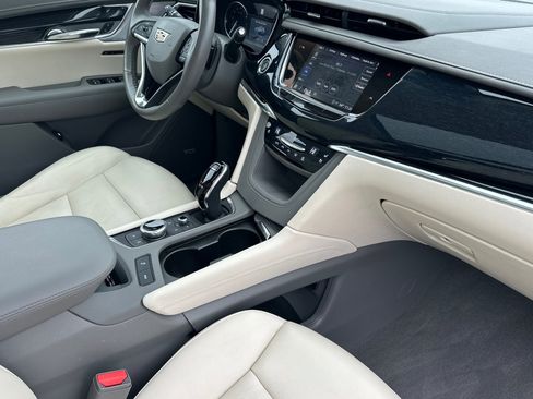 Certified 2025 Cadillac XT6 Premium Luxury image 17