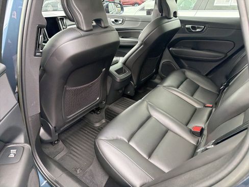 Used 2023 Volvo XC60 B5 Core w/ Climate Package image 11
