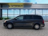 Used 2016 Chrysler Town & Country Touring w/ Driver Convenience Group image 4