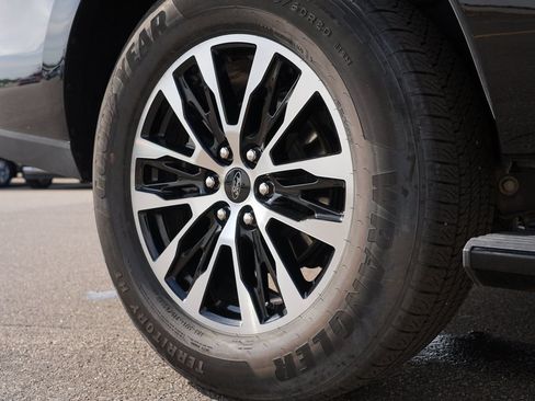 Used 2025 Ford Expedition Platinum AWD/4WD image 32