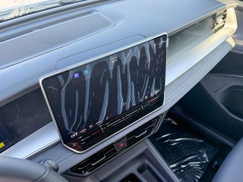 New 2026 Volkswagen Tiguan SE R-Line FWD image 20