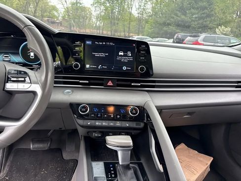 Used 2021 Hyundai Elantra SEL w/ Convenience Package FWD image 12