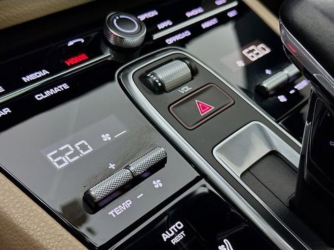 Used 2019 Porsche Cayenne image 18