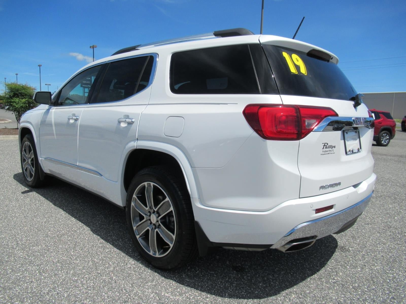 Used 2019 GMC Acadia Denali w/ Technology Package FWD image 5